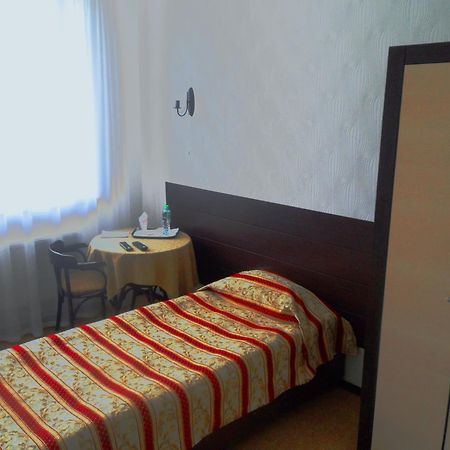 Florentina Hotel Edinet Buitenkant foto