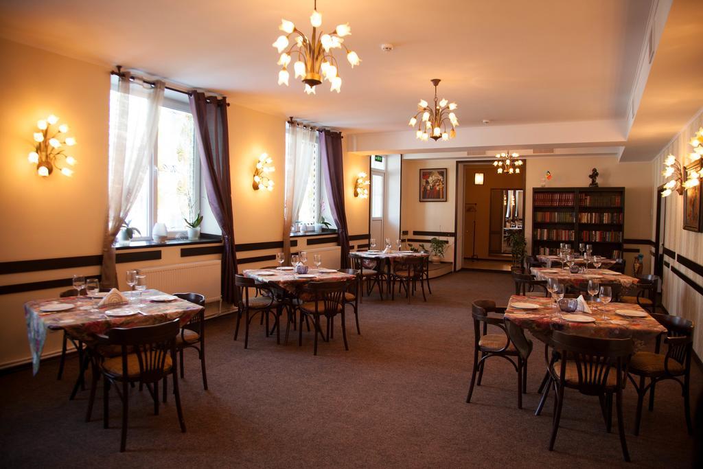 Florentina Hotel Edinet Buitenkant foto