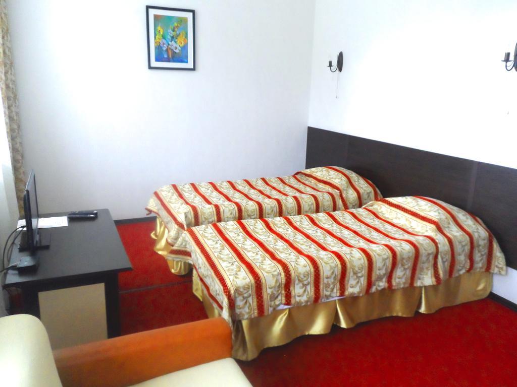 Florentina Hotel Edinet Buitenkant foto