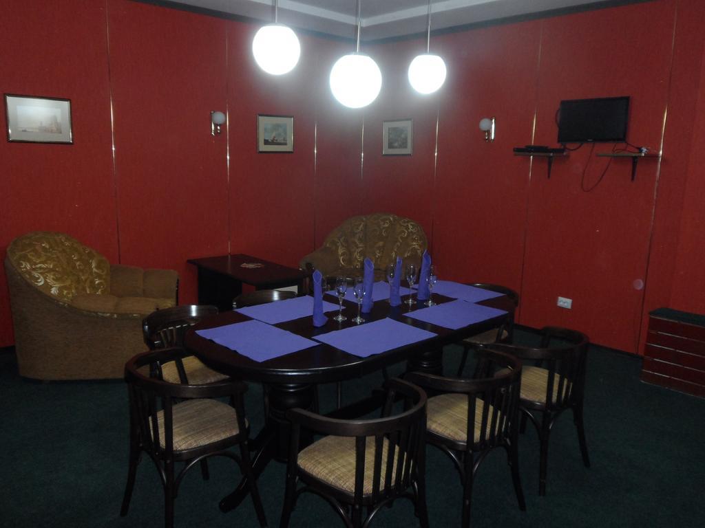 Florentina Hotel Edinet Buitenkant foto
