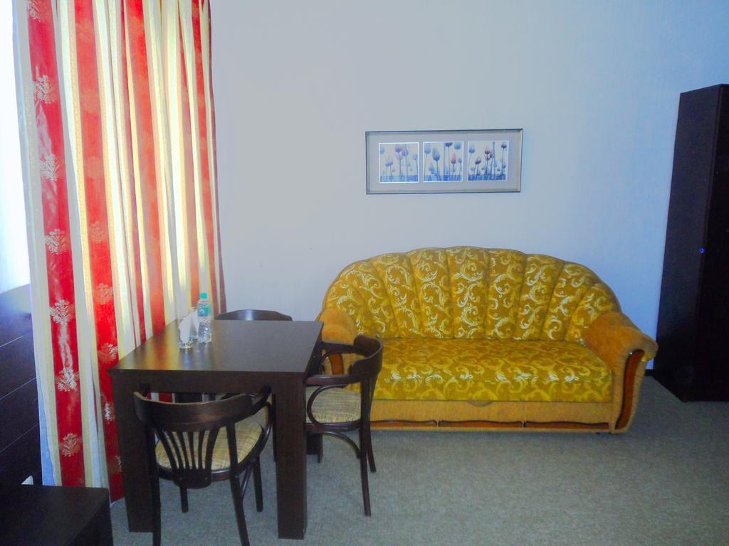 Florentina Hotel Edinet Buitenkant foto