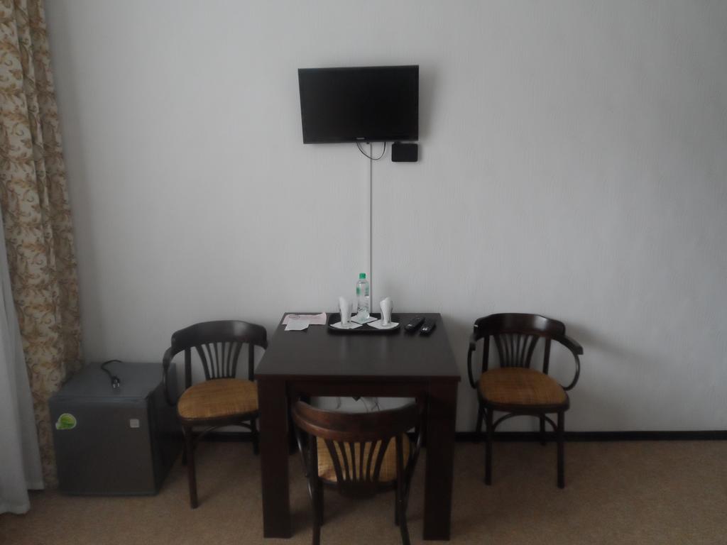 Florentina Hotel Edinet Buitenkant foto
